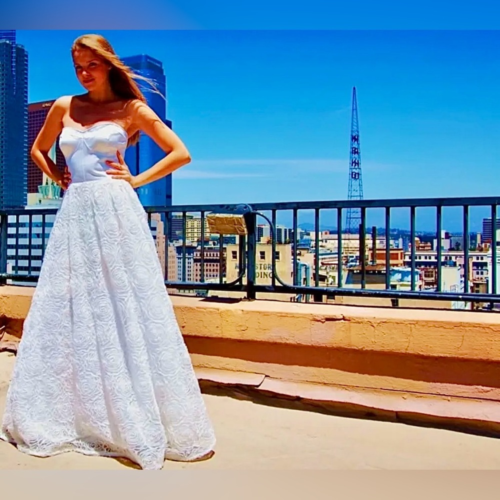 Adrianna Papell Pleat Bodice Rosette Embellished Strapless Wedding Dress Gown!